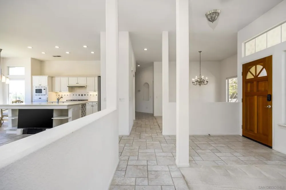 1221 Palomares Ct. Fallbrook, CA 92028