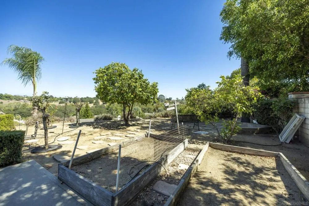 1221 Palomares Ct. Fallbrook, CA 92028