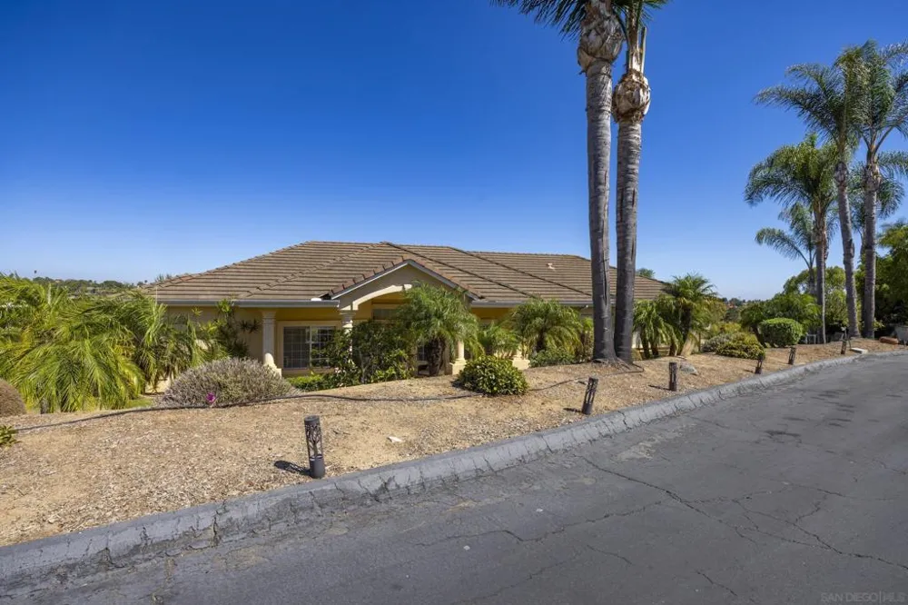 1221 Palomares Ct. Fallbrook, CA 92028