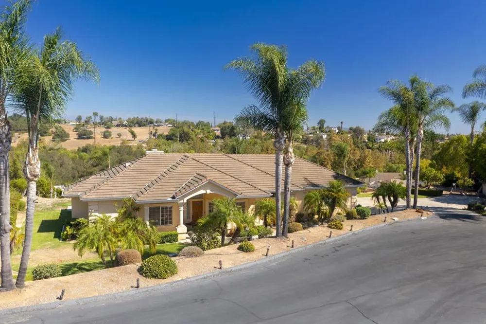1221 Palomares Ct. Fallbrook, CA 92028