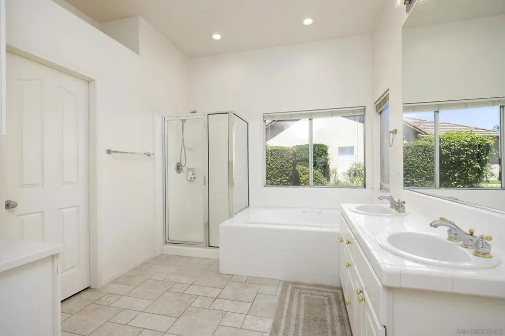 1221 Palomares Ct. Fallbrook, CA 92028