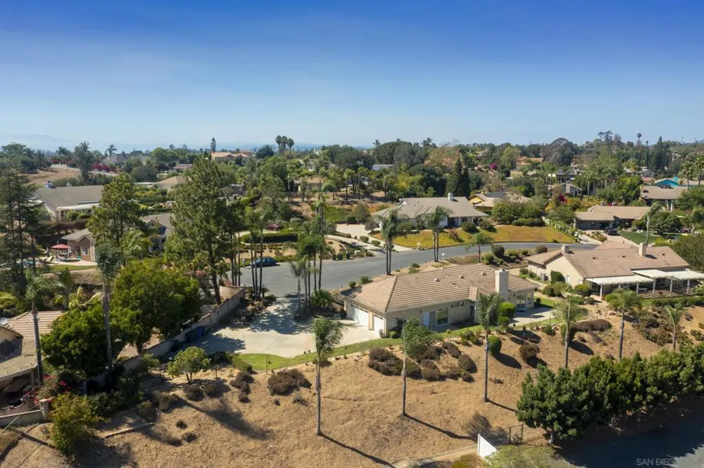 1221 Palomares Ct. Fallbrook, CA 92028