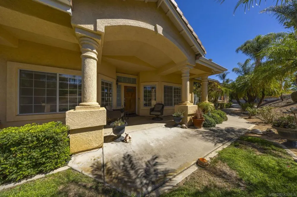 1221 Palomares Ct. Fallbrook, CA 92028