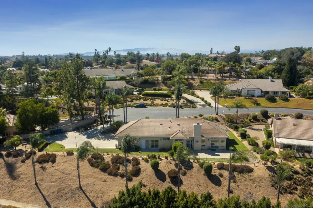 1221 Palomares Ct. Fallbrook, CA 92028