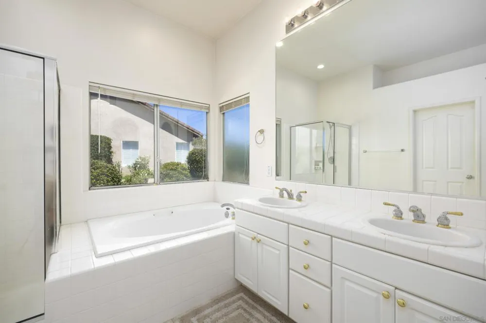 1221 Palomares Ct. Fallbrook, CA 92028