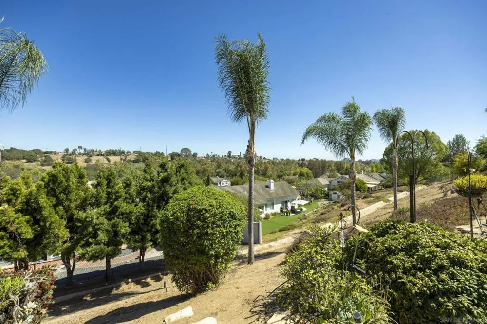 1221 Palomares Ct. Fallbrook, CA 92028