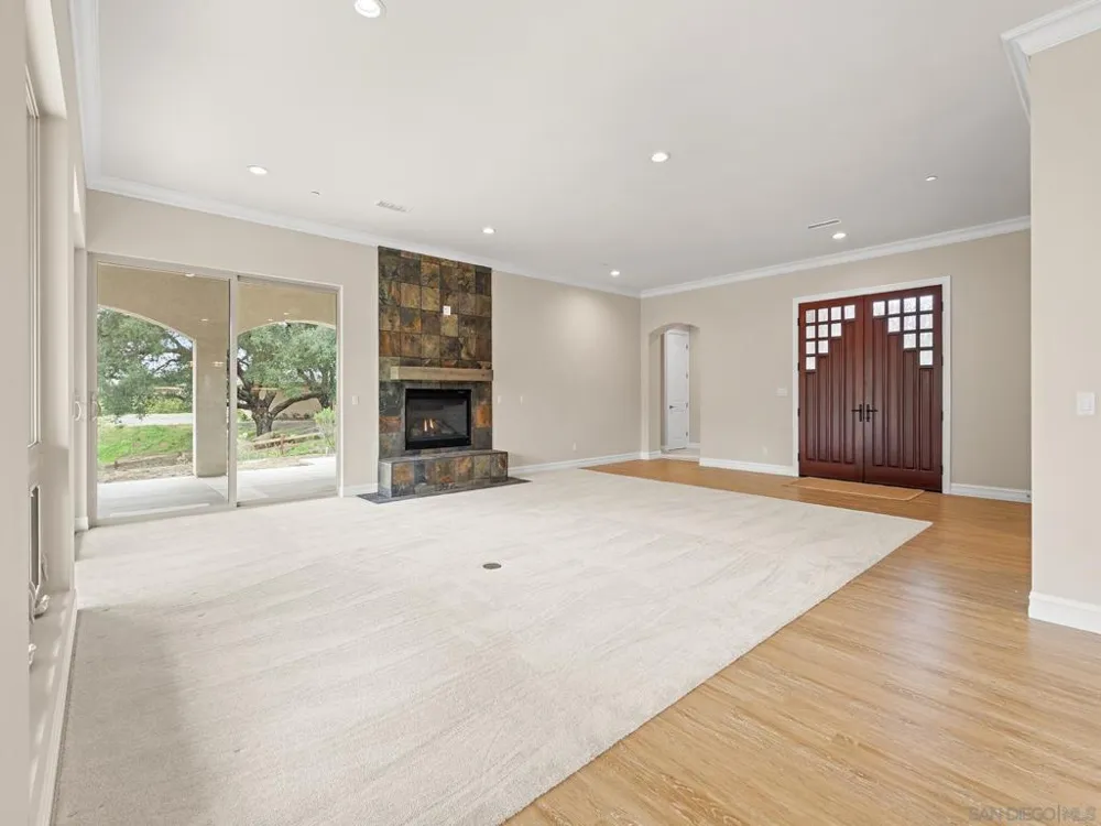 10616 Via Tiglio Lakeside, CA 92040