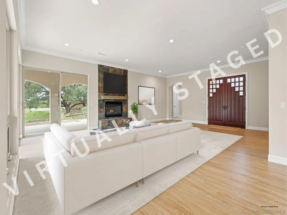 10616 Via Tiglio Lakeside, CA 92040