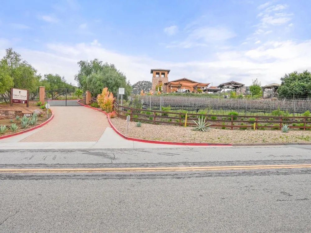 10616 Via Tiglio Lakeside, CA 92040
