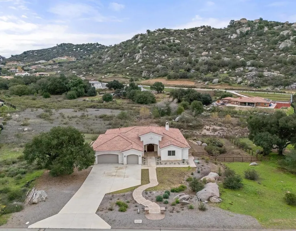 10616 Via Tiglio Lakeside, CA 92040