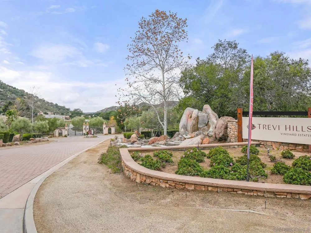 10616 Via Tiglio Lakeside, CA 92040