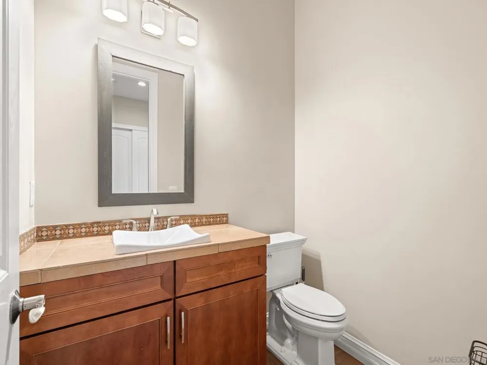 10616 Via Tiglio Lakeside, CA 92040