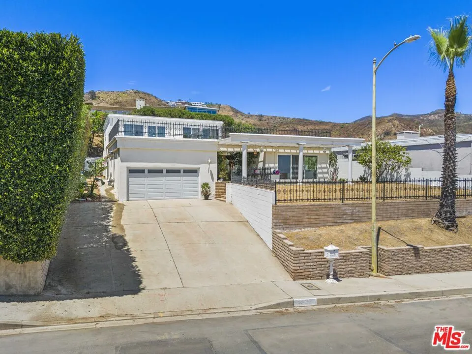 16647 Charmel Lane Pacific Palisades, CA 90272