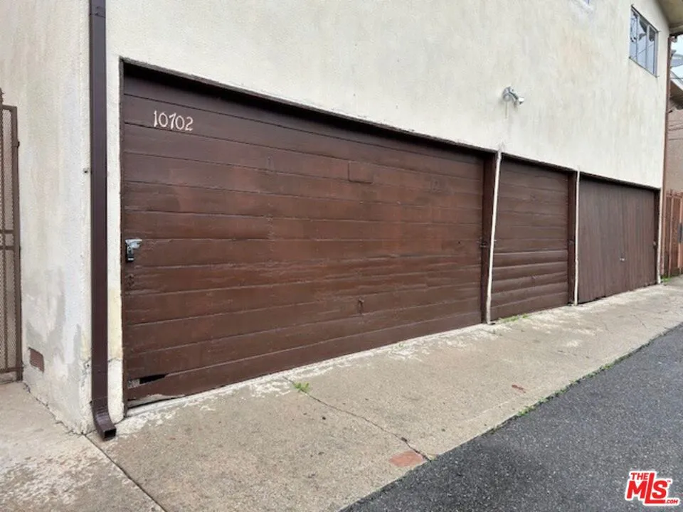 10702 Crenshaw Boulevard #5 Inglewood, CA 90303
