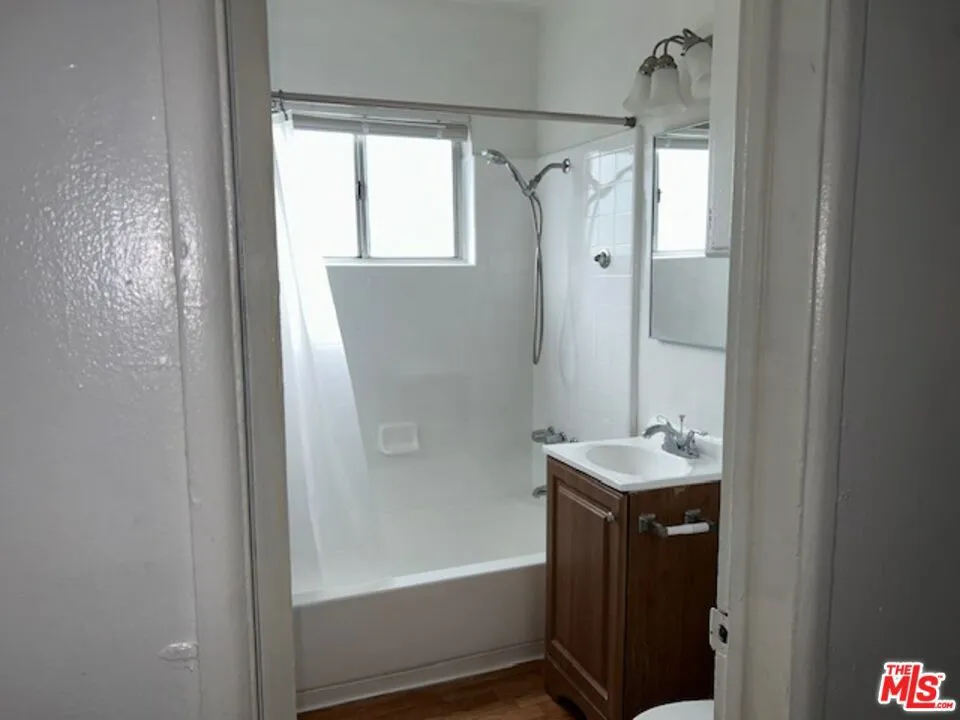 10702 Crenshaw Boulevard #5 Inglewood, CA 90303
