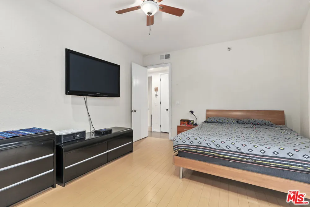 4230 Stansbury Avenue #105 Sherman Oaks, CA 91423