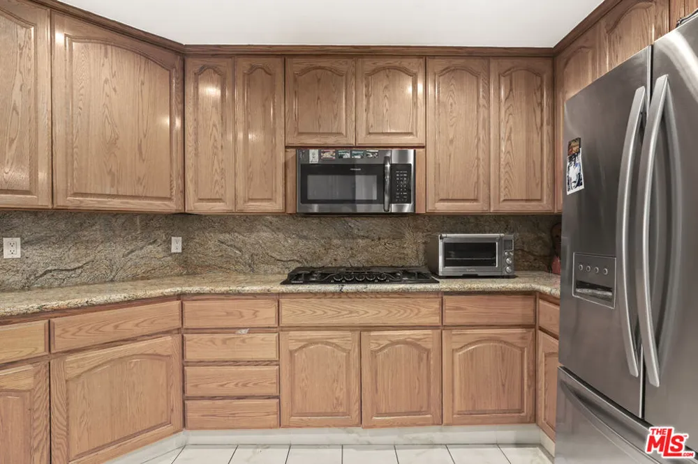 4230 Stansbury Avenue #105 Sherman Oaks, CA 91423