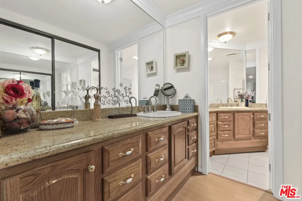 4230 Stansbury Avenue #105 Sherman Oaks, CA 91423