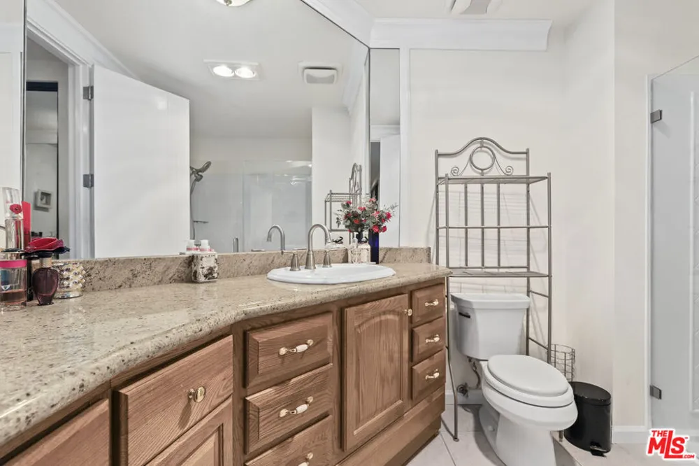 4230 Stansbury Avenue #105 Sherman Oaks, CA 91423