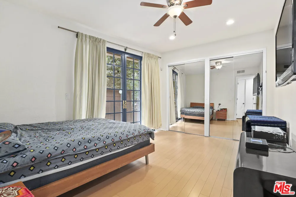 4230 Stansbury Avenue #105 Sherman Oaks, CA 91423