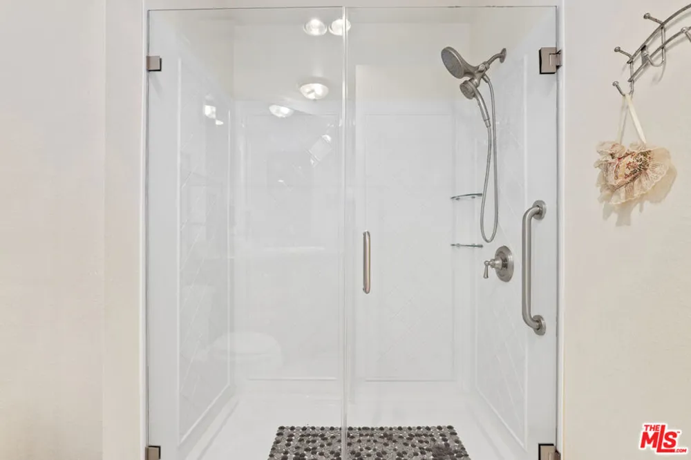 4230 Stansbury Avenue #105 Sherman Oaks, CA 91423