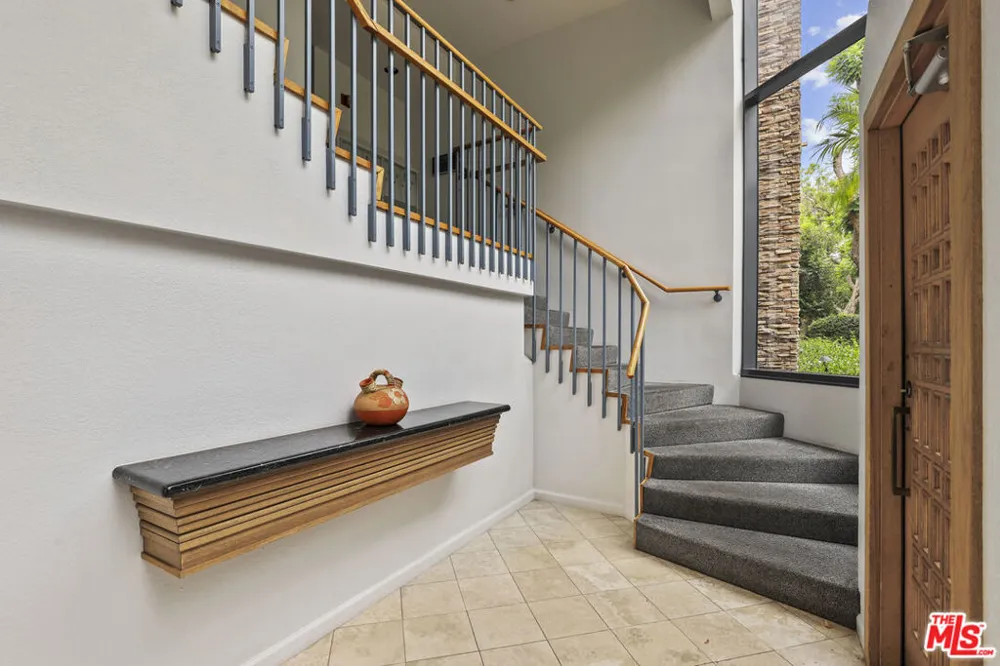 4230 Stansbury Avenue #105 Sherman Oaks, CA 91423
