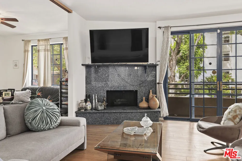 4230 Stansbury Avenue #105 Sherman Oaks, CA 91423