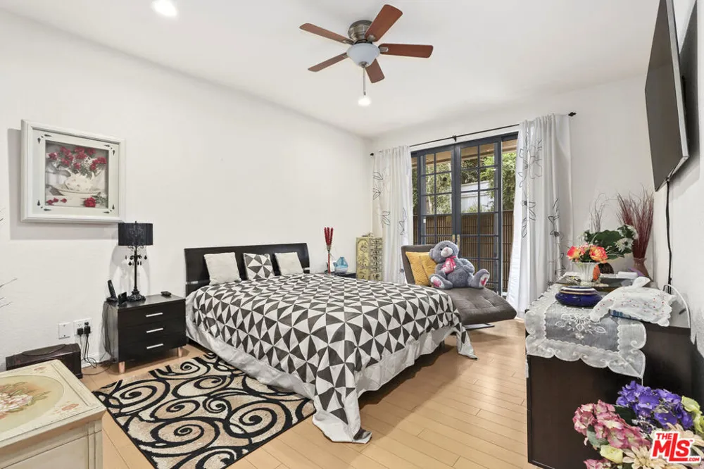 4230 Stansbury Avenue #105 Sherman Oaks, CA 91423
