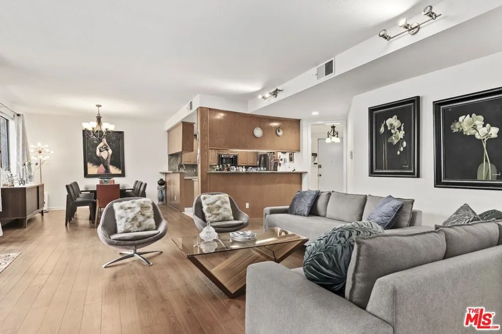 4230 Stansbury Avenue #105 Sherman Oaks, CA 91423