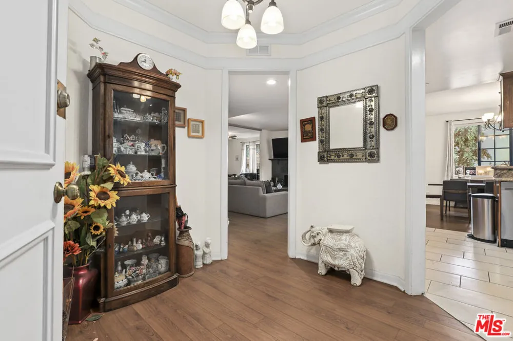 4230 Stansbury Avenue #105 Sherman Oaks, CA 91423