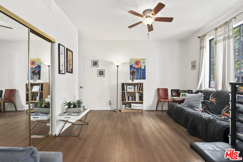 4230 Stansbury Avenue #105 Sherman Oaks, CA 91423