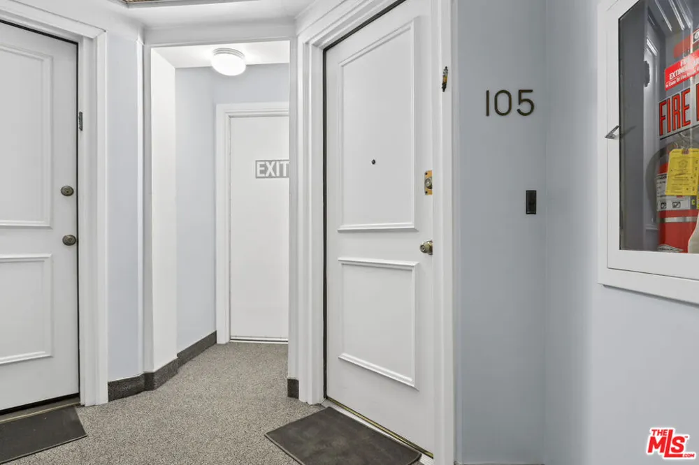 4230 Stansbury Avenue #105 Sherman Oaks, CA 91423