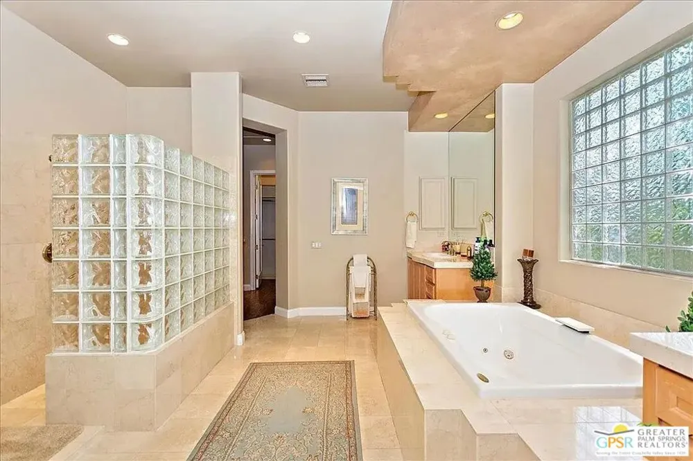 46 Vista Encantada Rancho Mirage, CA 92270