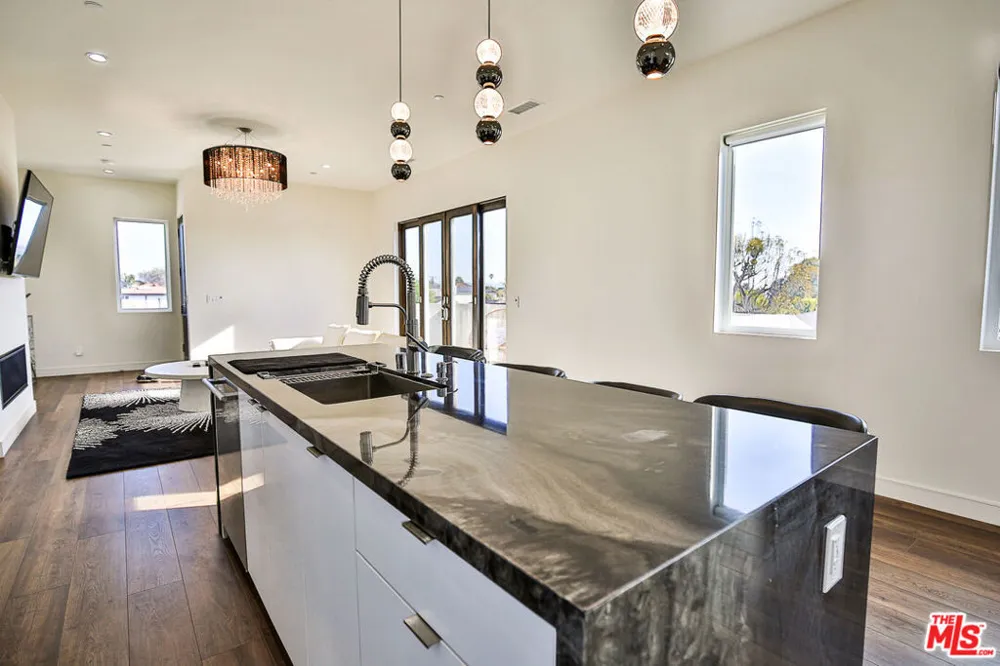 8505 Belford Avenue Los Angeles, CA 90045