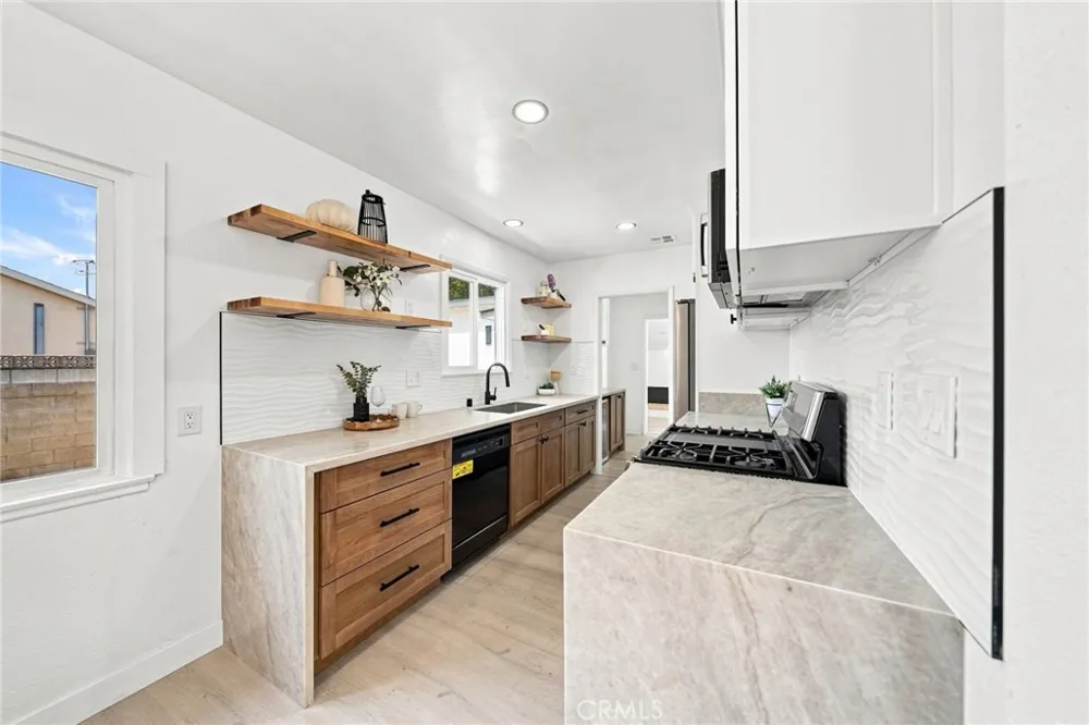 358 S Pampas Rialto, CA 92376