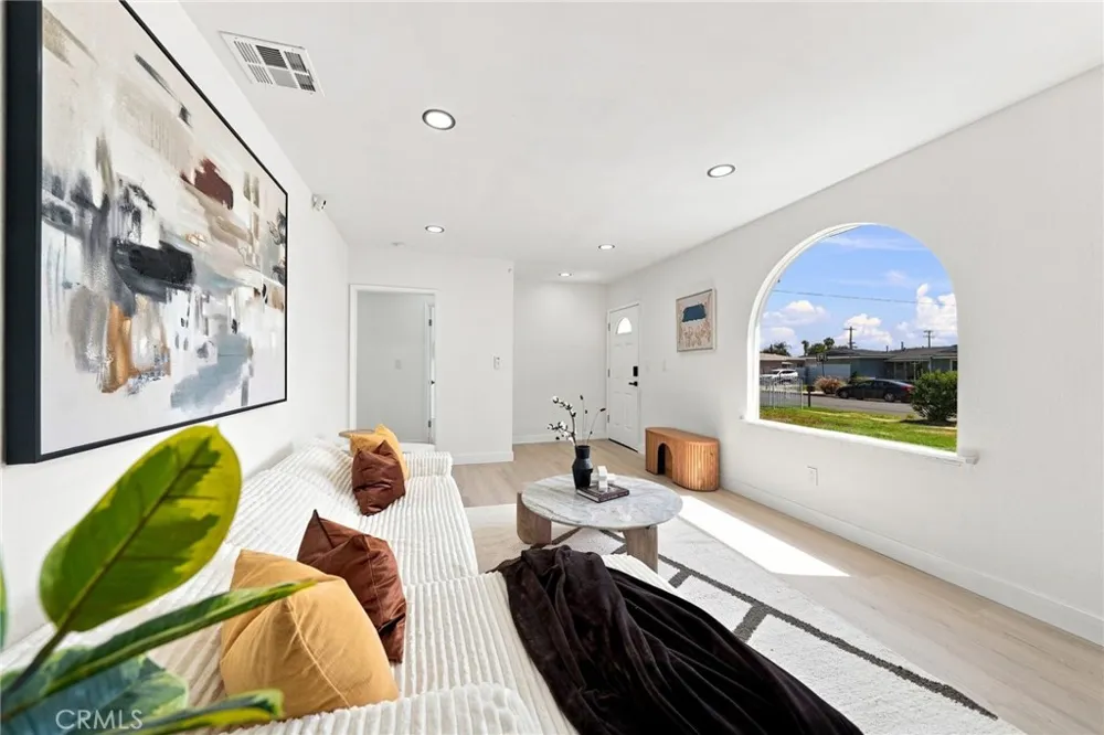 358 S Pampas Rialto, CA 92376