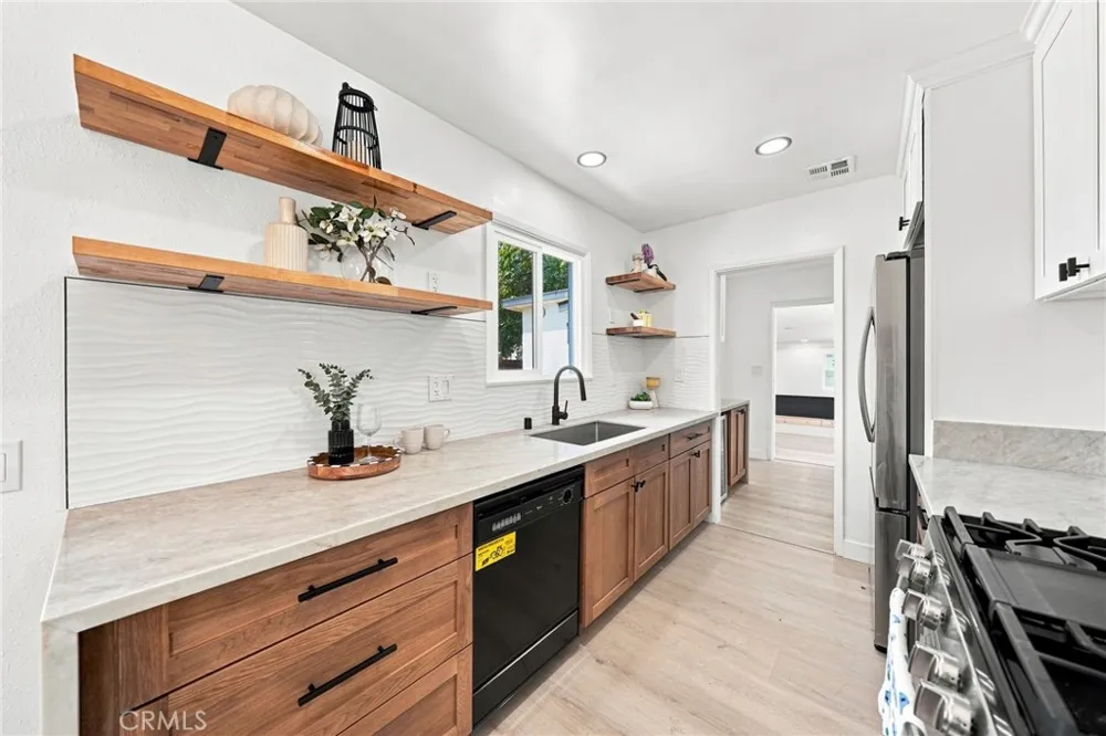 358 S Pampas Rialto, CA 92376