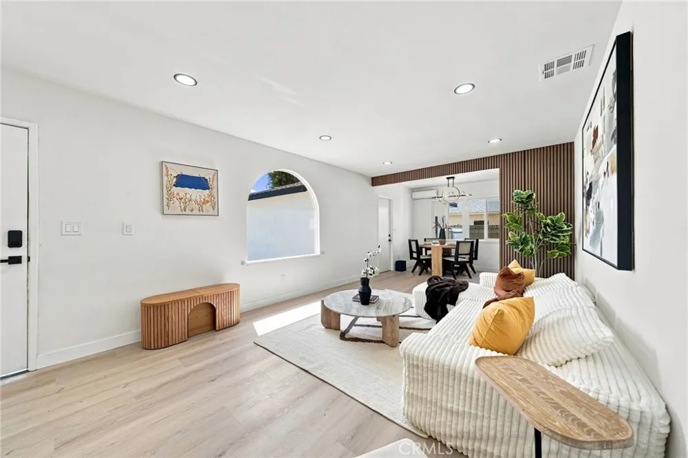 358 S Pampas Rialto, CA 92376