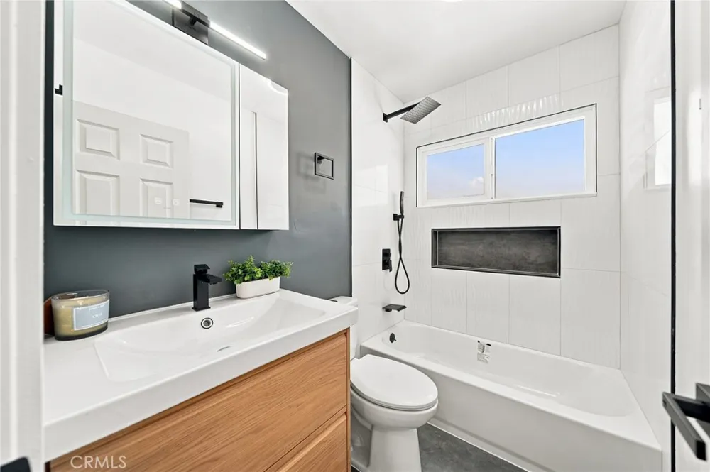 358 S Pampas Rialto, CA 92376
