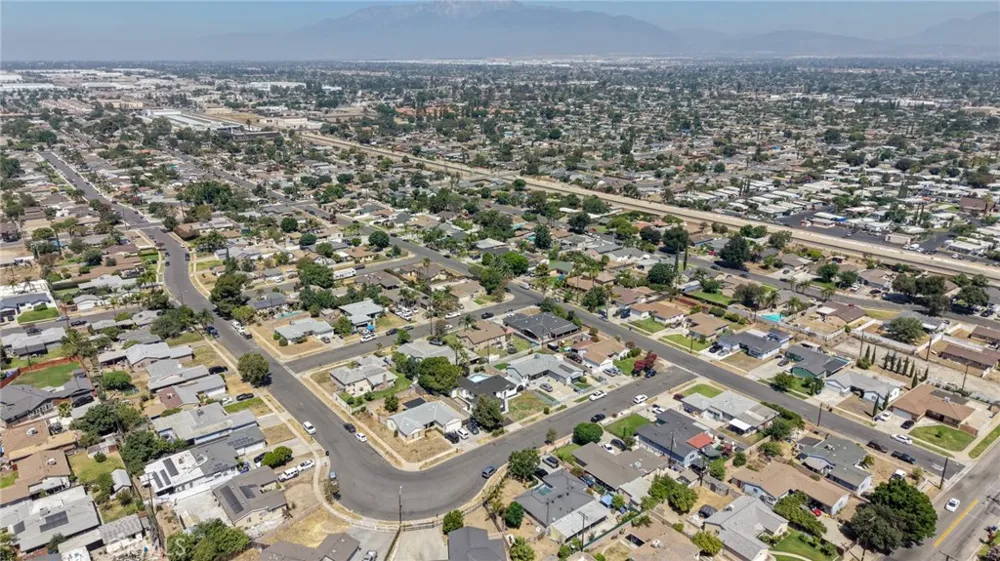 358 S Pampas Rialto, CA 92376