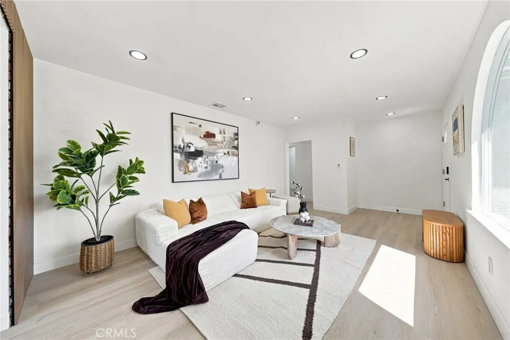 358 S Pampas Rialto, CA 92376