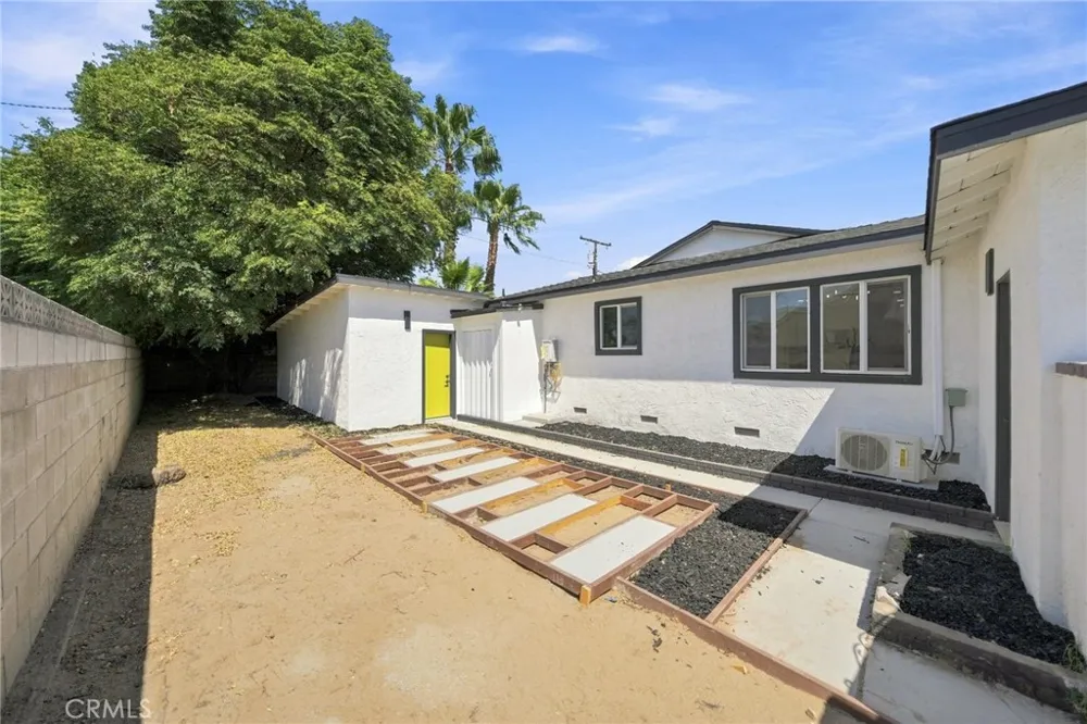 358 S Pampas Rialto, CA 92376