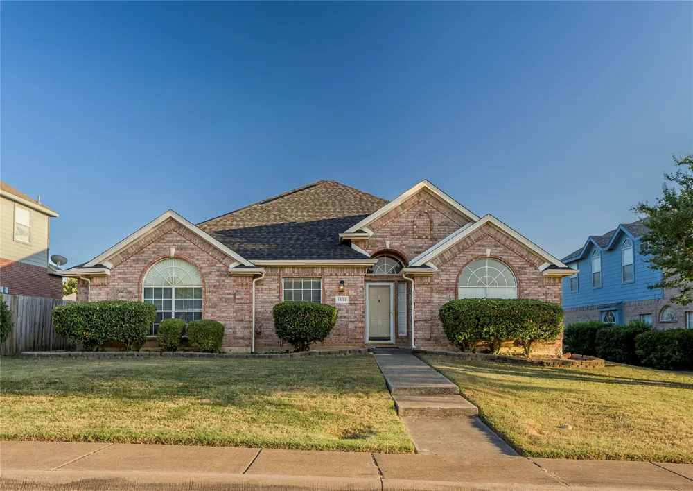 1532 Mill Creek Drive DeSoto, TX 75115