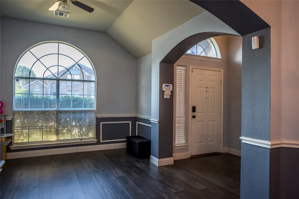 1532 Mill Creek Drive DeSoto, TX 75115