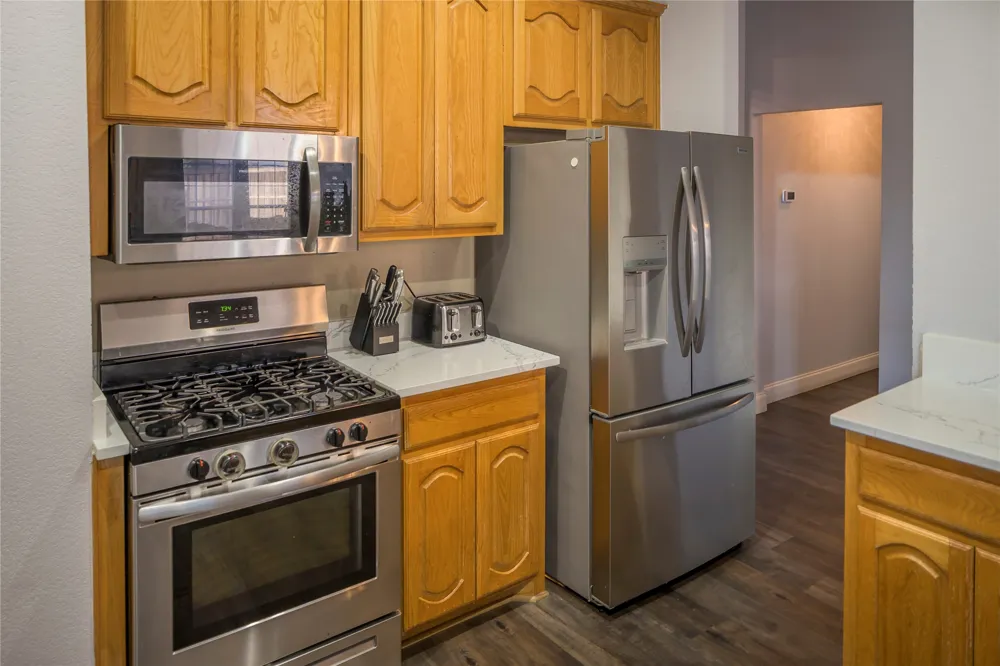 1532 Mill Creek Drive DeSoto, TX 75115