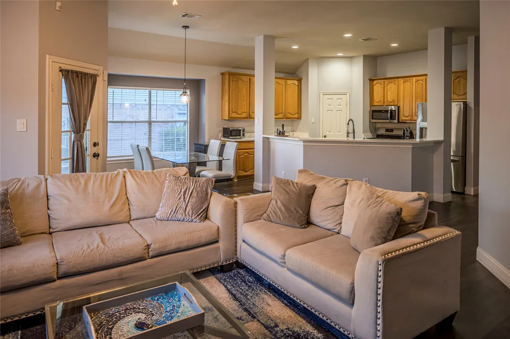 1532 Mill Creek Drive DeSoto, TX 75115