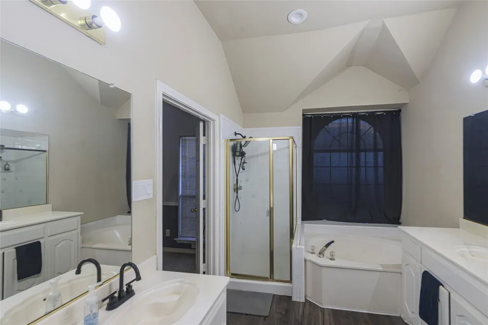 1532 Mill Creek Drive DeSoto, TX 75115