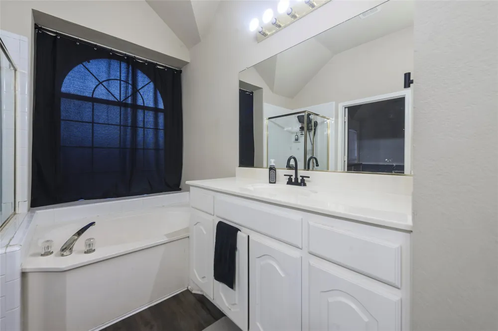 1532 Mill Creek Drive DeSoto, TX 75115
