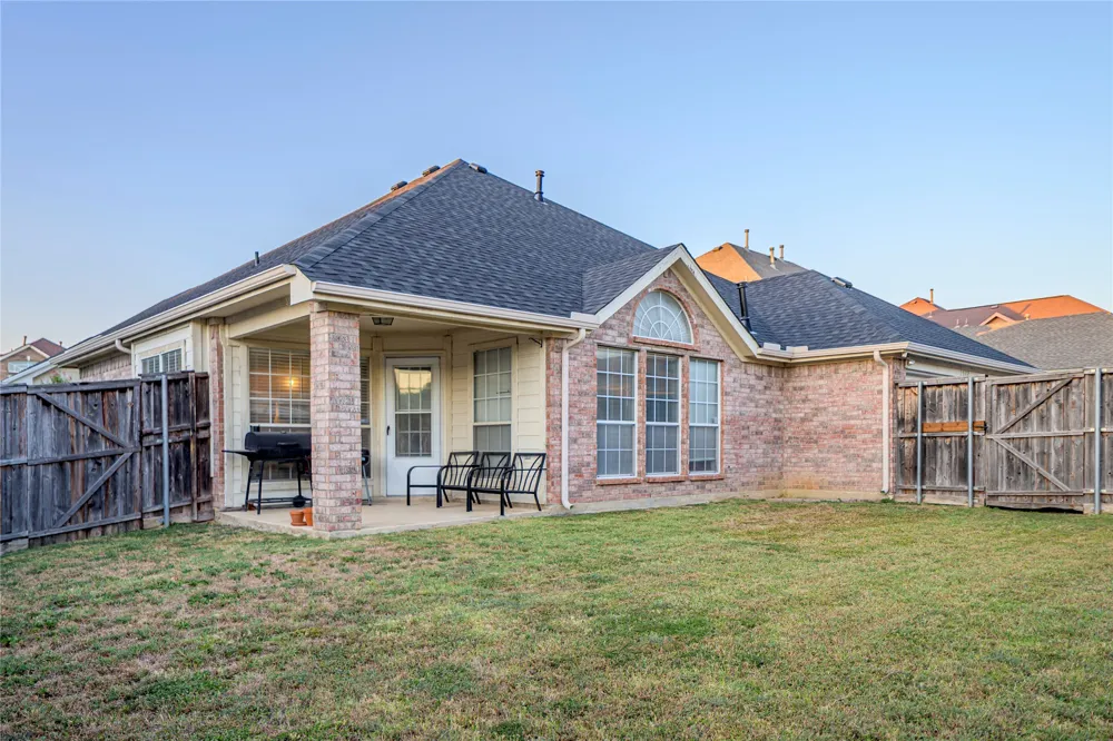 1532 Mill Creek Drive DeSoto, TX 75115