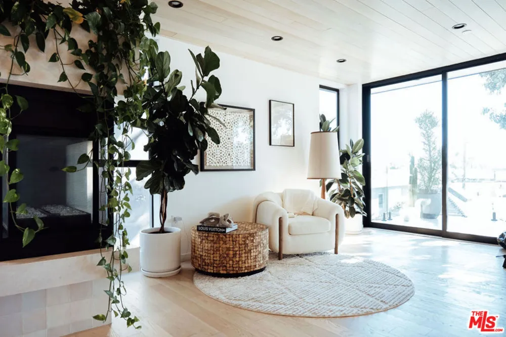 115 Park Place Venice, CA 90291
